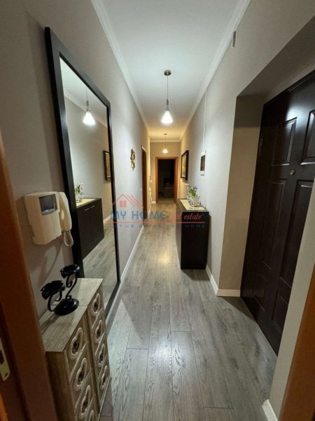 Tirane, jepet me qera apartament 2+1+Ballkon Kati 9, 140 m² 1.500 € (Qender)