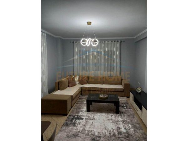 Tirane, jepet me qera apartament 1+1+Ballkon Kati 4, 80 m² 500 € (kodra diellit)