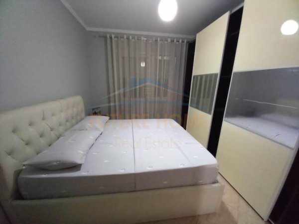 Tirane, jepet me qera apartament 1+1+Ballkon Kati 4, 80 m² 500 € (kodra diellit)