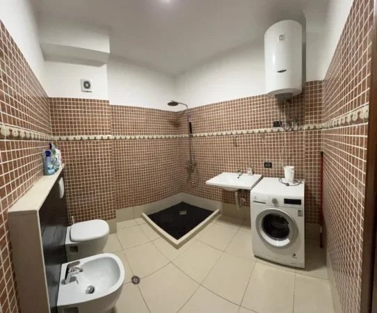 Tirane, shitet apartament 1+1 Kati 8, 85 m² 113.000 € (Yzberisht)