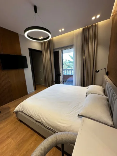 Tirane, jepet me qera apartament 2 Katshe Kati 2, 240 m² 2.000 € (LIQENI ARTIFICIAL)