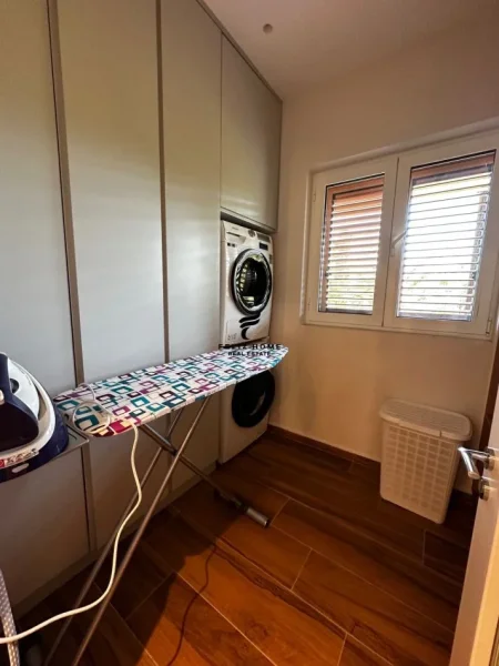 Tirane, jepet me qera apartament 2 Katshe Kati 2, 240 m² 2.000 € (LIQENI ARTIFICIAL)