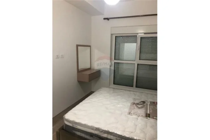 Tirane, jepet me qera apartament 1+1 Kati 3, 90 m² 450 € (Kompleksi Mangalem)