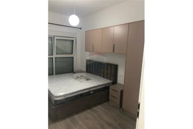 Tirane, jepet me qera apartament 1+1 Kati 3, 90 m² 450 € (Kompleksi Mangalem)