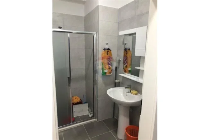 Tirane, jepet me qera apartament 1+1 Kati 3, 90 m² 450 € (Kompleksi Mangalem)
