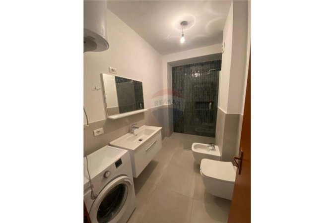 Tirane, jepet me qera apartament 1+1 , 67 m² 450 € (Rruga Bill Klinton)