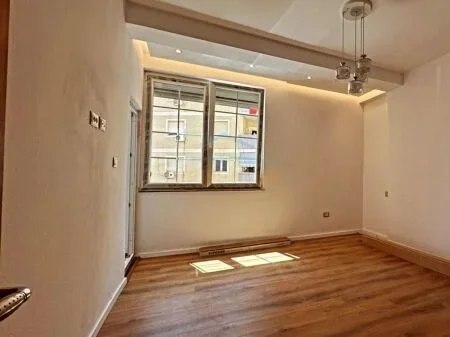 Shitet, Apartament 2+1, në Rrugën Irfan Tomini, Tiranë. AREA40097