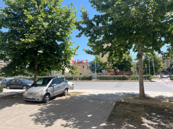 Vlore, jepet me qera ambjent biznesi Kati 2, 223 m² 700 € (TRANSBALLKANIKE)