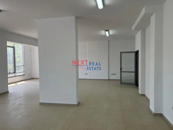 Vlore, jepet me qera ambjent biznesi Kati 2, 223 m² 700 € (TRANSBALLKANIKE)