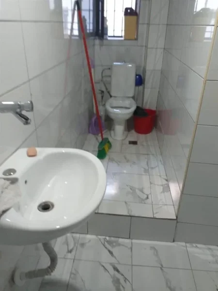 Tirane, jepet me qera ambjent biznesi Kati 0, 52 m² 400 € (Rruga e Dibres)