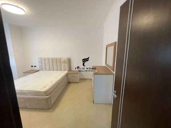Tirane, jepet me qera apartament 2+1 Kati 5, 120 m² 650 € (XHAMLLIKU)