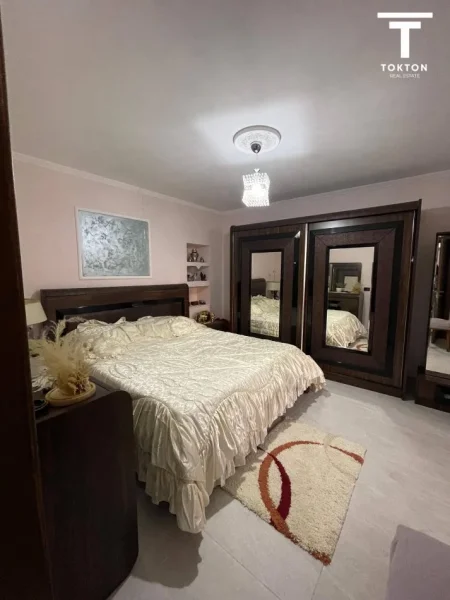 Tirane, jepet me qera shtepi 2+1 Kati 0, 800 € (xhamllik)