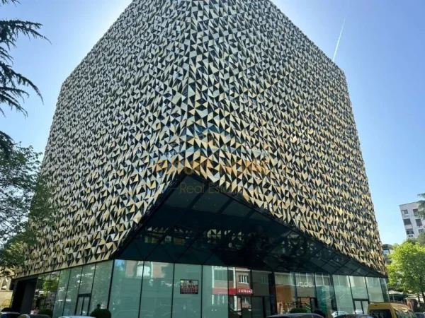 Tirane, jepet me qera ambjent biznesi , 199 m² 4.000 € (Bllok)