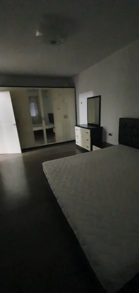 Tirane, jepet me qera apartament 2+1+Ballkon Kati 5, 100 m² 500 € (pran Petro Ninit)
