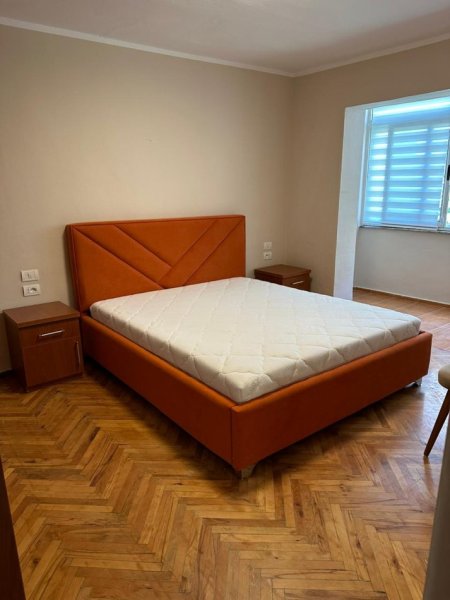 Tirane, jepet me qera apartament 1+1+Aneks+Ballkon Kati 5, 60 m² 500 € (RRUGA E KAVAJES XHAMIA)