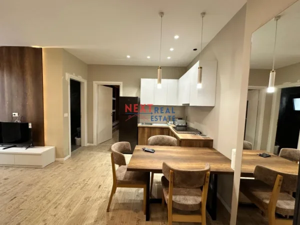Vlore, jepet me qera apartament 1+1+Ballkon Kati 2, 550 € (KOMBINATI I PESHKUT)