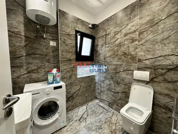 Vlore, jepet me qera apartament 1+1+Ballkon Kati 2, 550 € (KOMBINATI I PESHKUT)