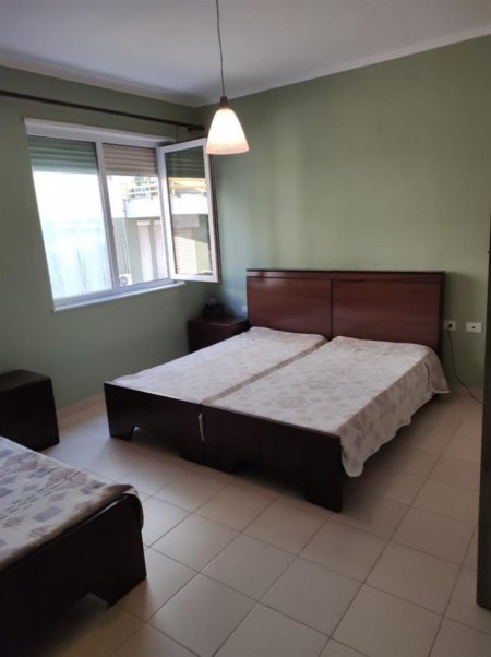 Tirane, jepet me qera apartament 2+1+Ballkon Kati 2, 115 m² 600 € (LIQENI I THATE)