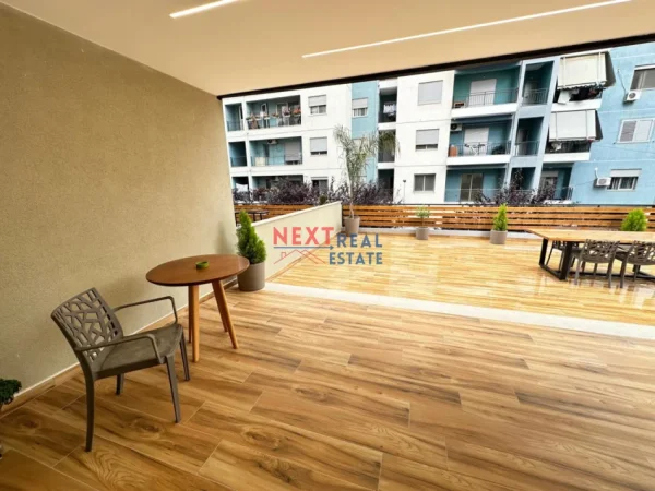 Vlore, jepet me qera apartament 1+1+Ballkon Kati 2, 550 € (KOMBINATI I PESHKUT)