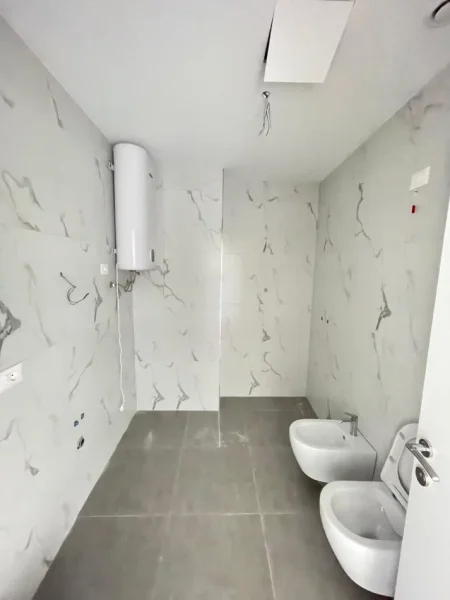 Tirane, jepet me qera zyre , 74 m² 650 € (Rruga e Kosovareve)