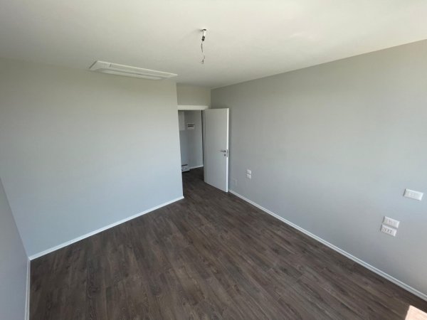 Tirane, jepet me qera zyre , 74 m² 650 € (Rruga e Kosovareve)