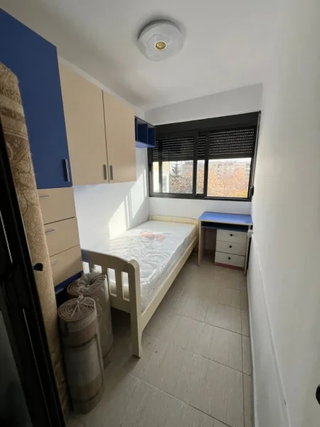 Tirane, jepet me qera apartament 2+1+Aneks+Ballkon Kati 3, 85 m² 400 € (BRRYLI)
