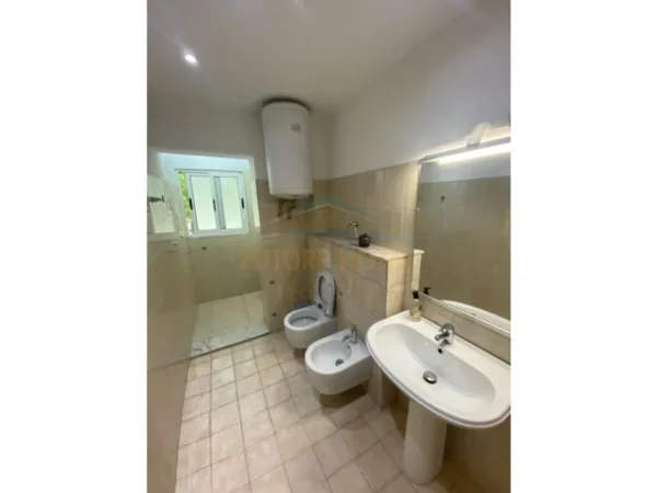 Tirane, jap me qera apartament 2+1 Kati 2, 600 € 