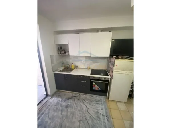 Tirane, jap me qera apartament 1+1 Kati 4, 50 m² 350 € (Bulevardi Zhan Dark)