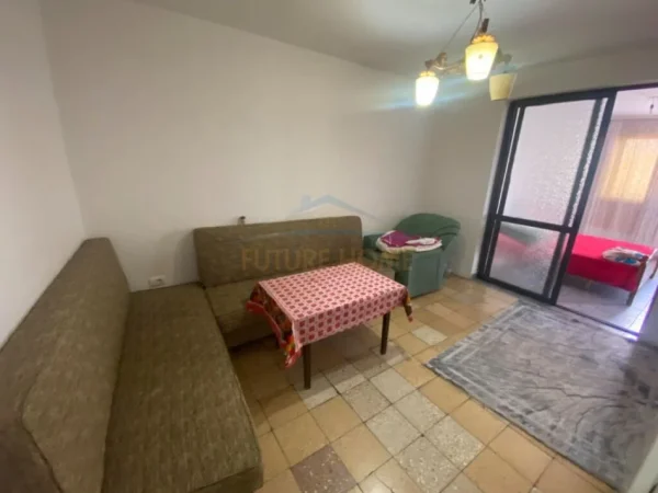 Tirane, jap me qera apartament 1+1 Kati 4, 50 m² 350 € (Bulevardi Zhan Dark)