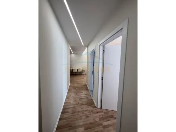 Tirane, shes apartament 1+1+Ballkon Kati 4, 71 m² 142.000 € (Ali Demi)