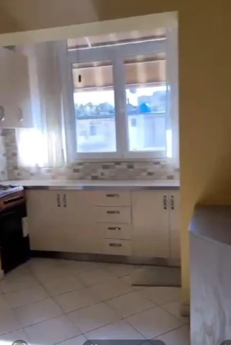 Tirane, jepet me qera apartament 2+1 , 70 m² 450 € (Ish Restorant Durresit)