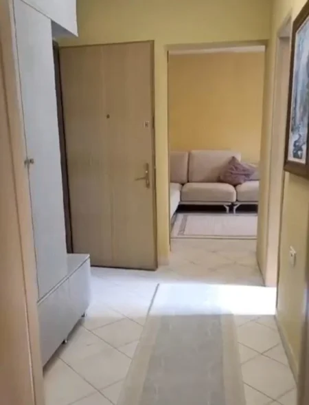 Tirane, jepet me qera apartament 2+1 , 70 m² 450 € (Ish Restorant Durresit)