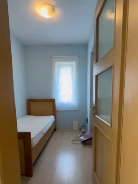 Tirane, jepet me qera apartament 2+1 , 70 m² 450 € (Ish Restorant Durresit)