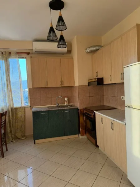 Tirane, jepet me qera apartament 2+1+Ballkon Kati 7, 95 m² 400 € (astir . prane wellit)