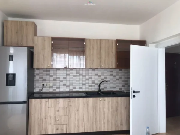 Tirane, jepet me qera apartament 2+1 Kati 4, 75 m² 550 € (rruga e durresit)