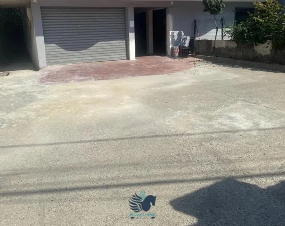 Tirane, jepet me qera magazine Kati 0, 120 m² 700 € (Rruga Nezir Gorca)