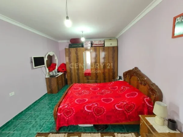 Tirane, shitet apartament 2+1 Kati 2, 110 m² 180.000 € (laprake)