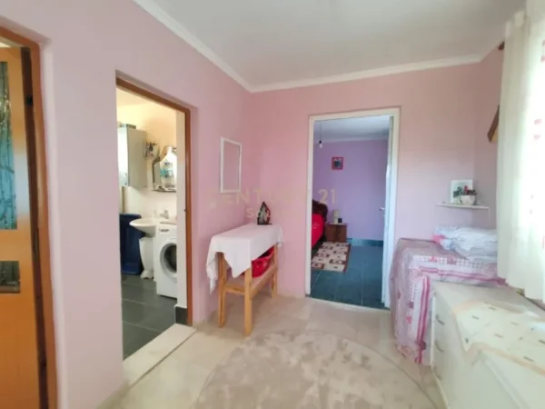 Tirane, shitet apartament 2+1 Kati 2, 110 m² 180.000 € (laprake)