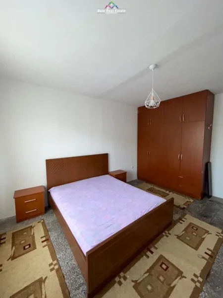 Tirane, jepet me qera apartament 2+1 Kati 4, 84 m² 400 € (ali demi)