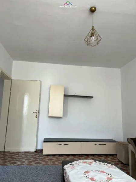 Tirane, jepet me qera apartament 2+1 Kati 4, 84 m² 400 € (ali demi)