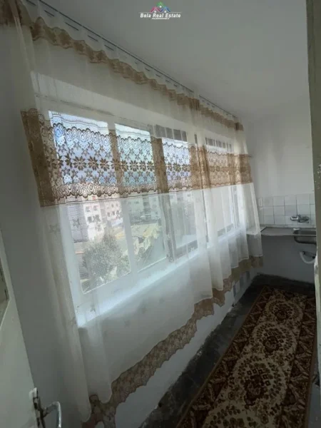 Tirane, jepet me qera apartament 2+1 Kati 4, 84 m² 400 € (ali demi)
