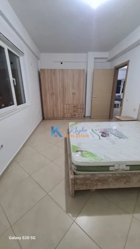 Tirane, jap me qera apartament 2+1+Ballkon Kati 3, 91 m² 500 € (Te Liqeni i Thate, kompleksi Fz Construction)