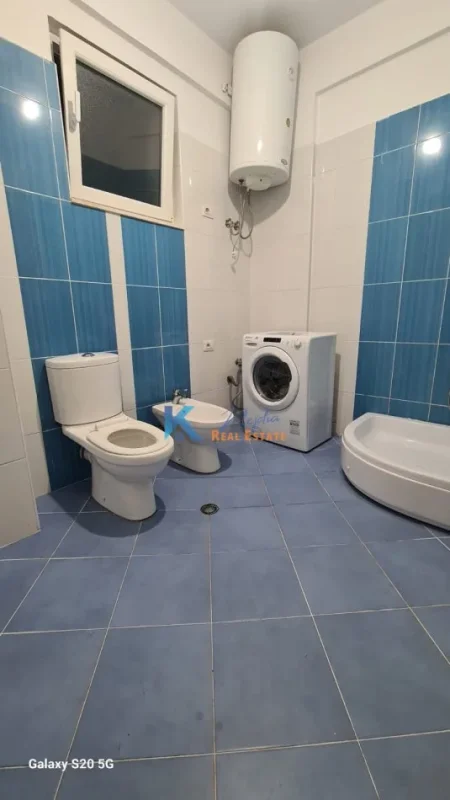 Tirane, jap me qera apartament 2+1+Ballkon Kati 3, 91 m² 500 € (Te Liqeni i Thate, kompleksi Fz Construction)