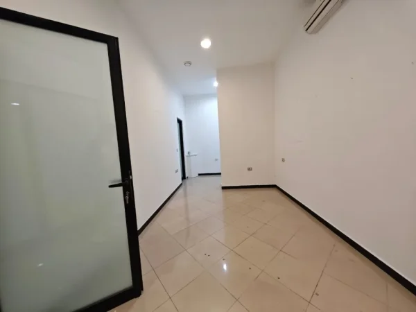 Tirane, Ambient biznesi per shitje tek Ali Demi ( 100 000 Euro)