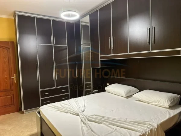 Tirane, jepet me qera apartament 3+1+Ballkon Kati 2, 124 m² 900 € (Tregu Elektrik)