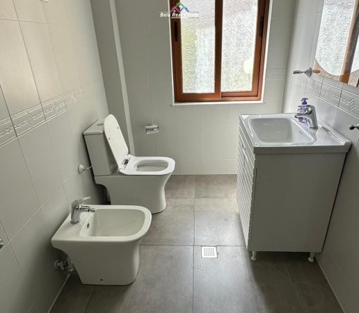 Tirane, jepet me qera apartament 2+1 Kati 2, 100 m² 700 € (blloku)