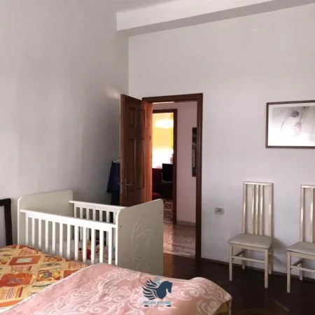 Tirane, jepet me qera apartament 3+1+Ballkon Kati 3, 154 m² 800 € (Rruga e Dibres)