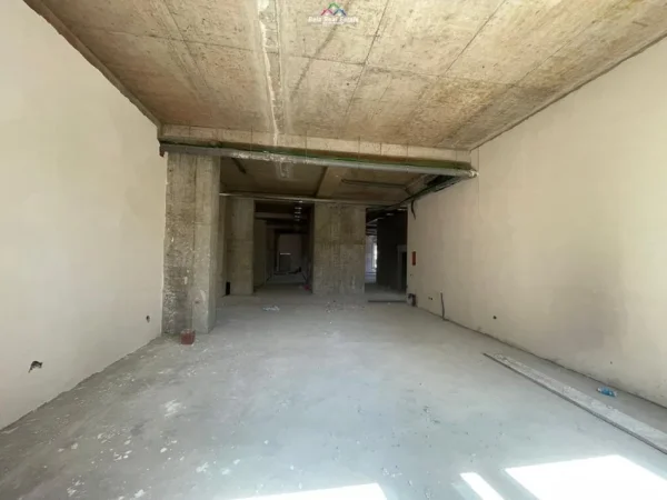 Tirane, jepet me qera zyre Kati 0, 122 m² 2.500 € (21 dhjetori)