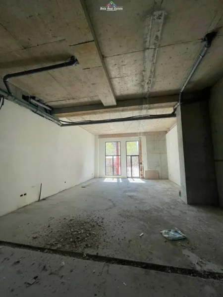 Tirane, jepet me qera zyre Kati 0, 122 m² 2.500 € (21 dhjetori)