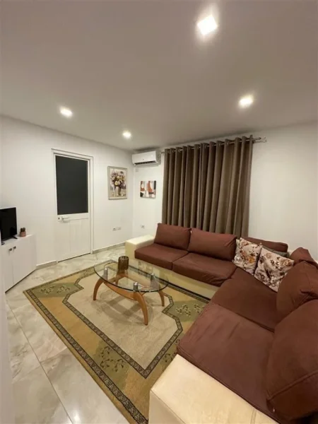 Tirane, jepet me qera apartament 1+1 Kati 3, 70 m² 550 € (vasil shanto)